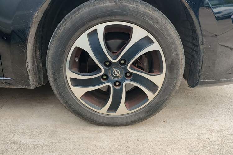 Used Haima Fumei 2015 1.6L Manual Prestige Model Right Front Wheel Hub