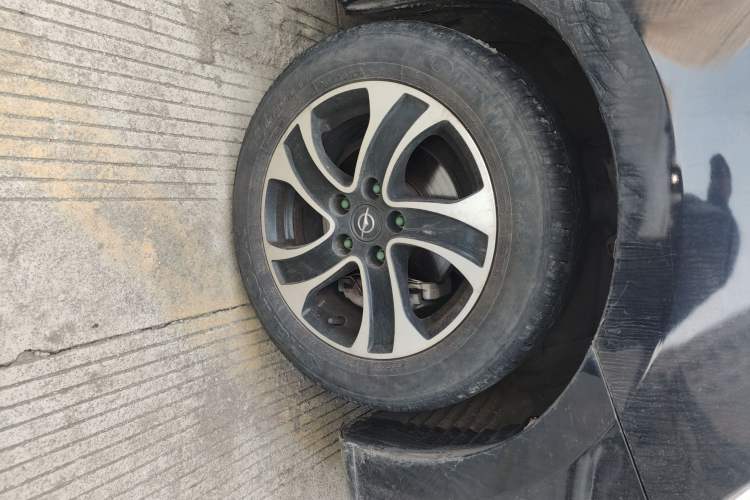 Used Haima Fumei 2015 1.6L Manual Prestige Model Right Front Wheel Hub