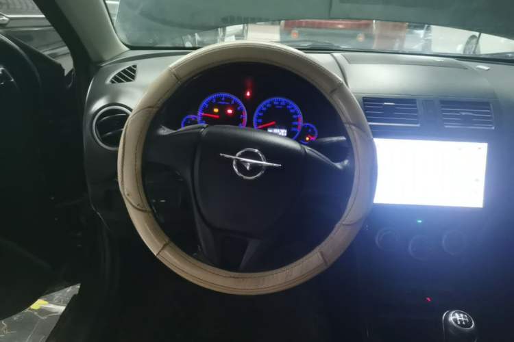 Used Haima Fumei 2015 Classic 1.6L Manual with Sunroof Steering Wheel
