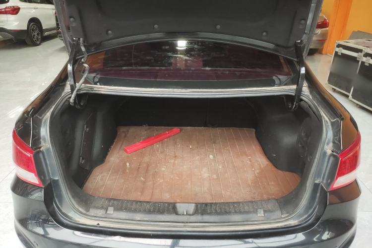 Used Haima Fumei 2015 M5 1.6L Manual "Beloved Edition" Trunk