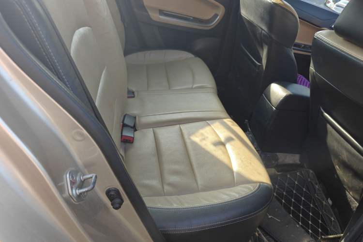 Used Haima Fumei 2015 1.6L Manual Prestige Model Interior 10