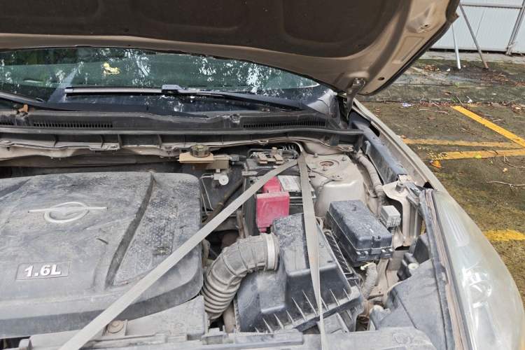 Used Haima Fumei 2015 1.6L Manual Fashion Model Engine Bay Left