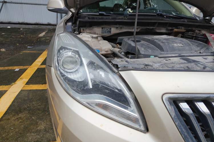 Used Haima Fumei 2015 1.6L Manual Fashion Model Right Front Headlight