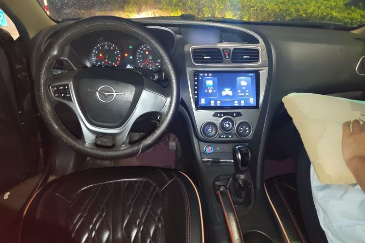 Used Haima Fumei 2015 1.6L Manual YueShang Model Center Console