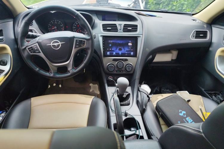 Used Haima Fumei 2015 1.5T Automatic YueShang Model Center Console