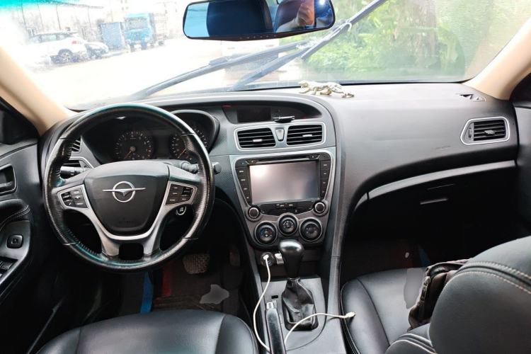 Used Haima Fumei 2015 1.5T Automatic YueShang Model Center Console
