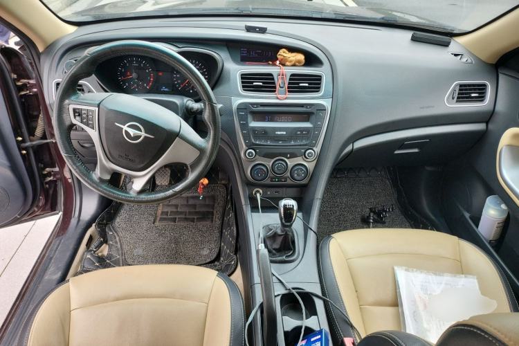 Used Haima Fumei 2015 1.6L Manual YueShang Model Center Console