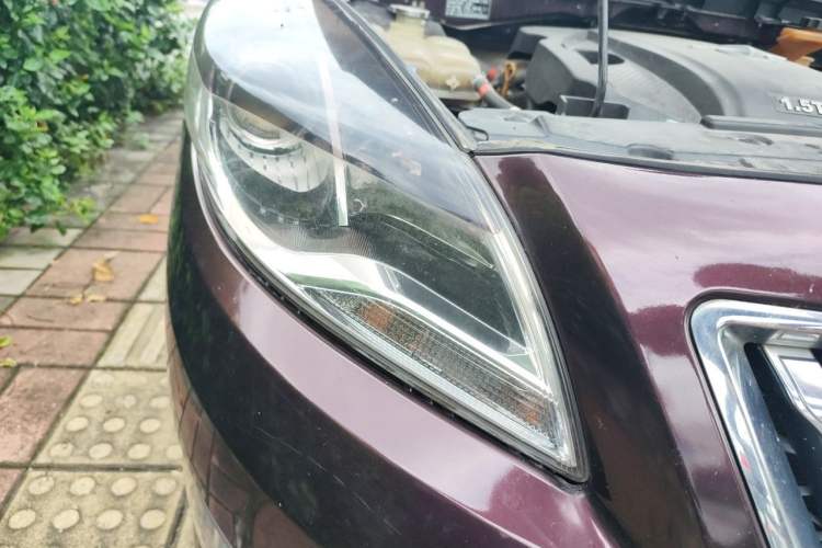 Used Haima Fumei 2015 1.5T Automatic YueShang Model Right Front Headlight