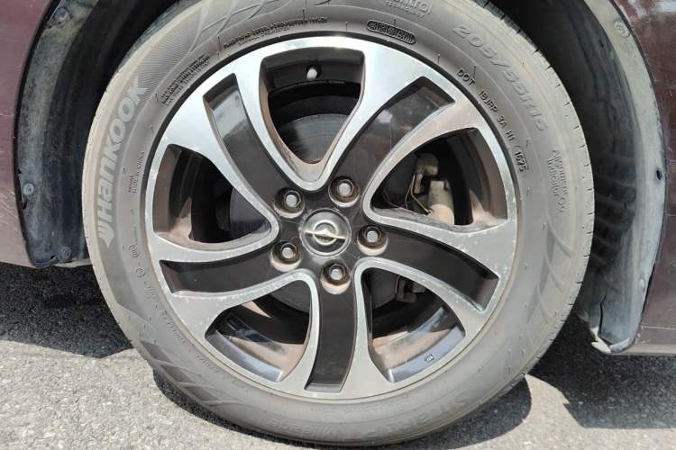 Used Haima Fumei 2015 1.5T Automatic YueShang Model Right Front Wheel Hub