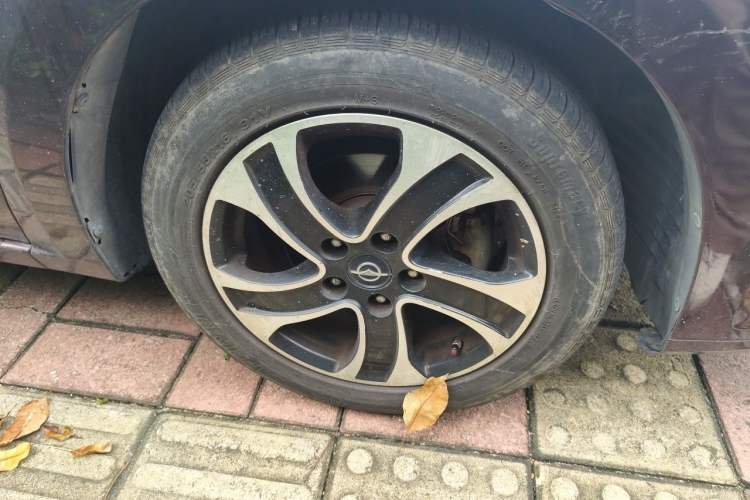 Used Haima Fumei 2015 1.5T Automatic YueShang Model Right Front Wheel Hub