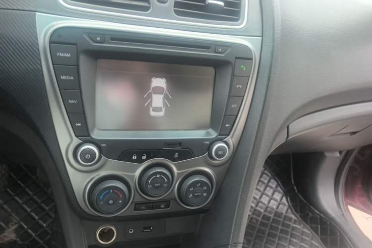 Used Haima Fumei 2015 M5 1.6L Manual "Beloved Edition" Audio And AC Panel