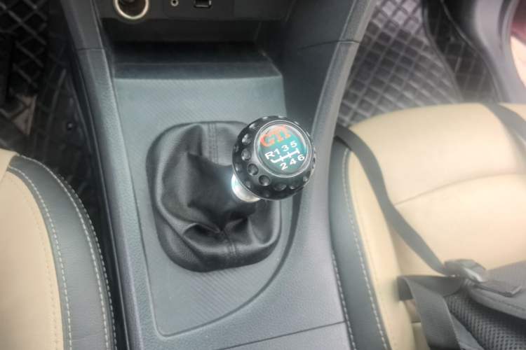 Used Haima Fumei 2015 M5 1.6L Manual "Beloved Edition" Gear Lever
