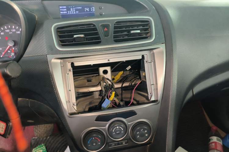 Used Haima Fumei 2015 1.6L Automatic Fashion Model Audio And AC Panel