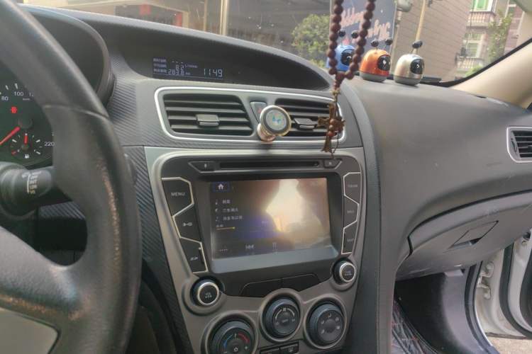 Used Haima Fumei 2015 1.6L Manual Fashion Model Audio And AC Panel