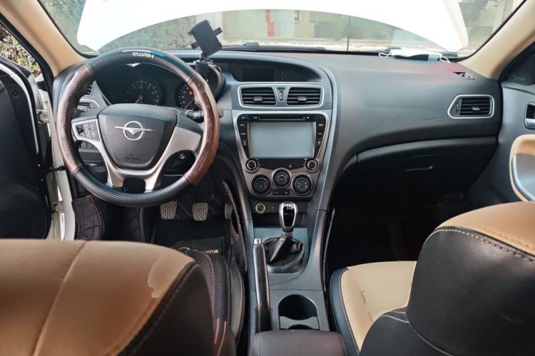 Used Haima Fumei 2015 1.6L Manual YueShang Model Center Console
