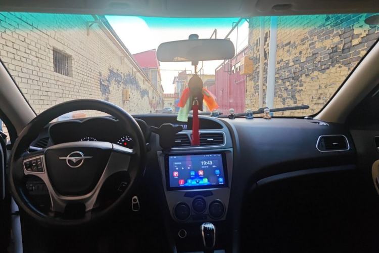Used Haima Fumei 2015 1.6L Manual Prestige Model Center Console