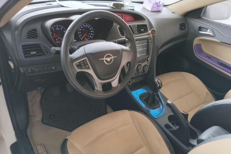 Used Haima Fumei 2015 1.6L Manual ZhiShang Model Center Console