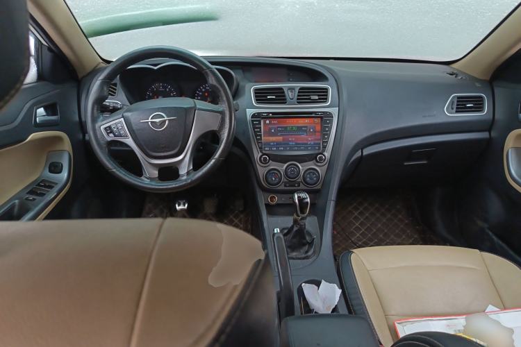 Used Haima Fumei 2015 1.6L Manual ZhiShang Model Center Console
