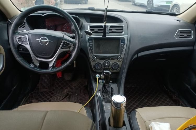 Used Haima Fumei 2015 1.5T Automatic YueShang Model Center Console