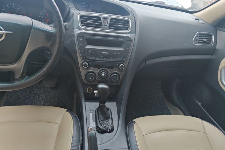 Used Haima Fumei 2015 1.6L Automatic Prestige Model Center Console
