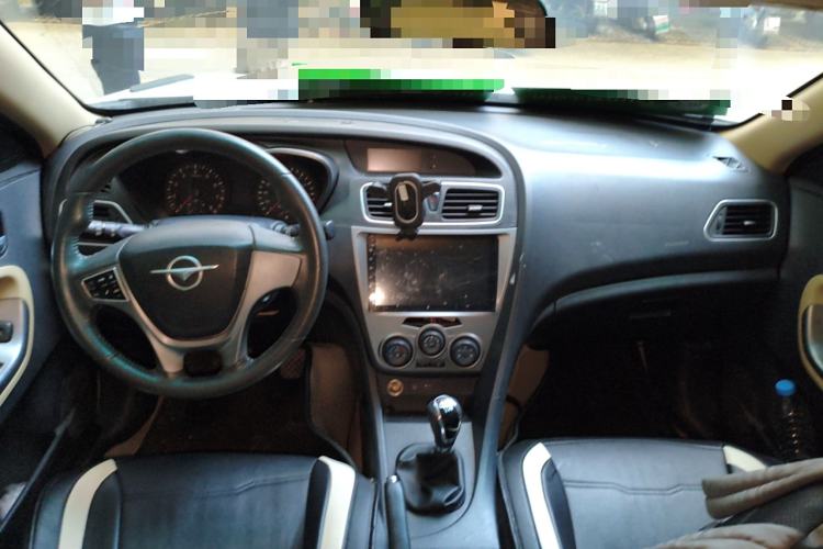 Used Haima Fumei 2015 1.6L Manual Prestige Model Center Console