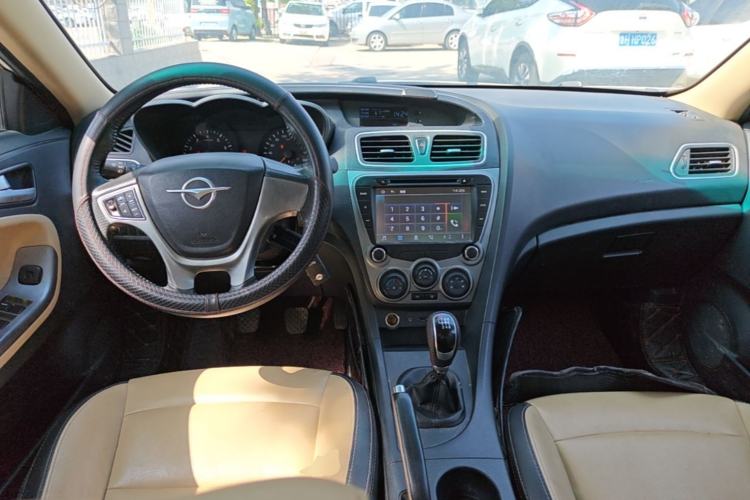 Used Haima Fumei 2015 1.6L Manual Prestige Model Center Console