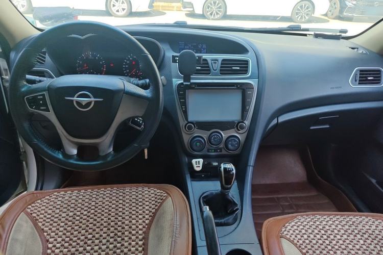 Used Haima Fumei 2015 1.6L Manual Prestige Model Center Console