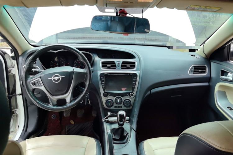 Used Haima Fumei 2015 1.6L Manual Prestige Model Center Console
