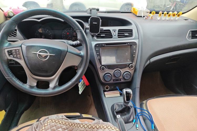 Used Haima Fumei 2015 Classic 1.6L Manual Elite Edition Center Console