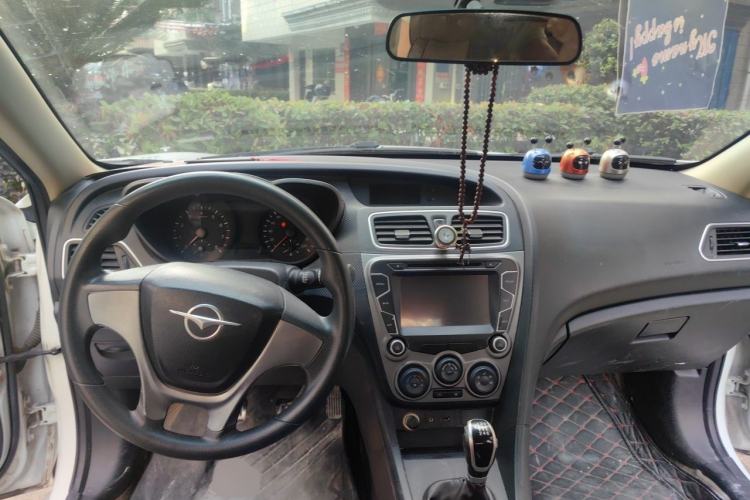 Used Haima Fumei 2015 1.6L Manual Fashion Model Center Console
