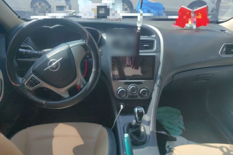 Used Haima Fumei 2015 1.6L Manual Prestige Model Center Console