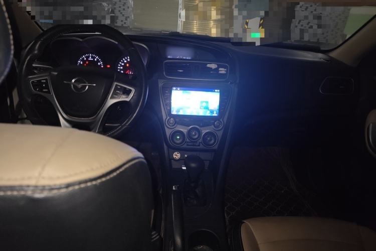 Used Haima Fumei 2015 1.5T Automatic YueShang Model Center Console