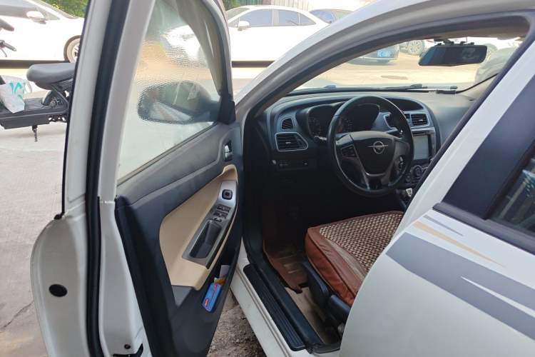 Used Haima Fumei 2015 1.6L Manual Prestige Model Driver Seat