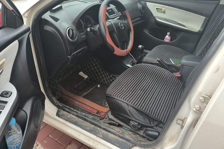 Used Haima Fumei 2015 Classic 1.6L Manual with Sunroof Driver Seat