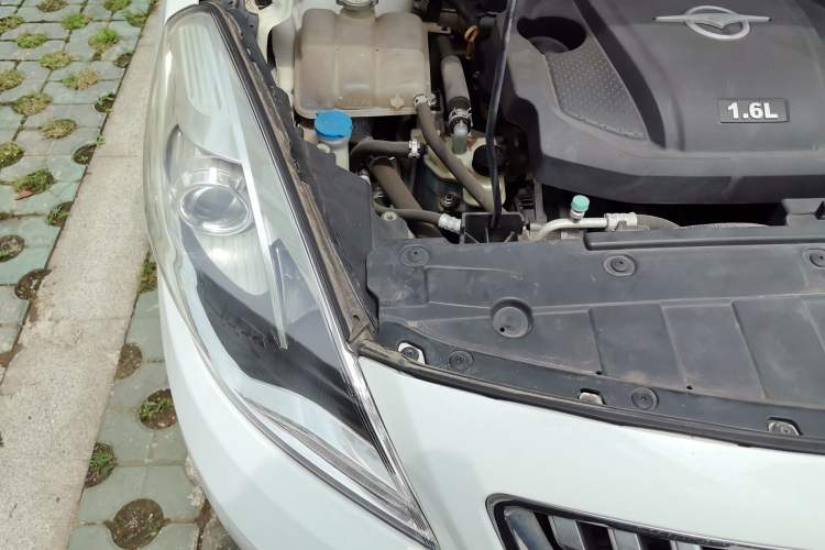 Used Haima Fumei 2015 1.6L Manual Prestige Model Engine Bay Right