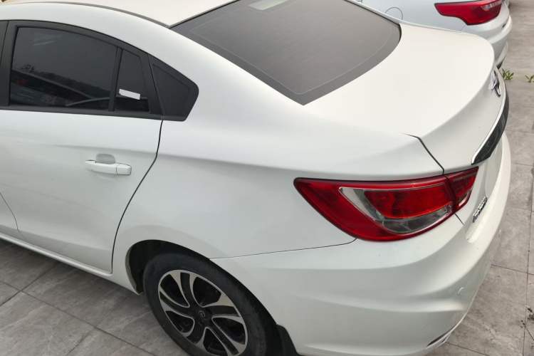 Used Haima Fumei 2015 1.6L Manual Prestige Model Exterior 4