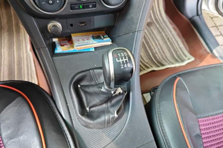 Used Haima Fumei 2015 M5 1.6L Manual "Beloved Edition" Gear Lever