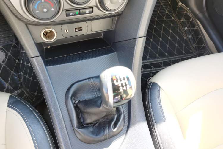 Used Haima Fumei 2015 1.6L Manual YueShang Model Gear Lever
