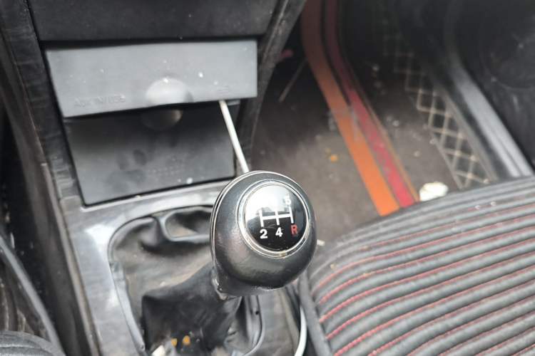 Used Haima Fumei 2015 Classic 1.6L Manual with Sunroof Gear Lever