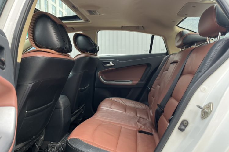 Used Haima Fumei 2015 1.6L Manual YueShang Model Interior 3