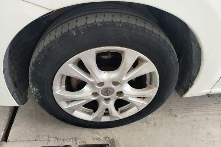 Used Haima Fumei 2015 1.6L Automatic Fashion Model Left Front Wheel Hub