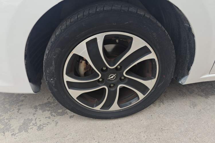 Used Haima Fumei 2015 1.6L Automatic Prestige Model Left Front Wheel Hub