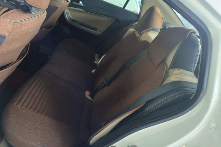 Used Haima Fumei 2015 1.6L Automatic Fashion Model Left Rear Seat