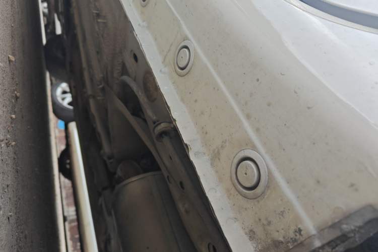 Used Haima Fumei 2015 1.6L Automatic Prestige Model Left Side Sill