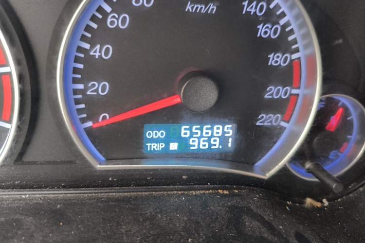 Used Haima Fumei 2015 Classic 1.6L Manual with Sunroof Odometer Close Up