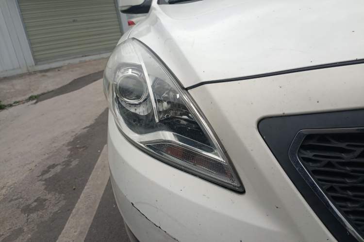 Used Haima Fumei 2015 1.5T Automatic YueShang Model Right Front Headlight