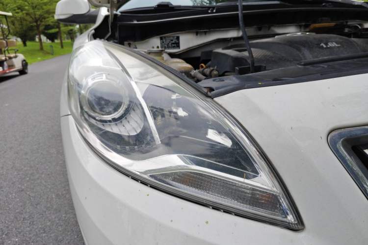 Used Haima Fumei 2015 1.6L Automatic Prestige Model Right Front Headlight