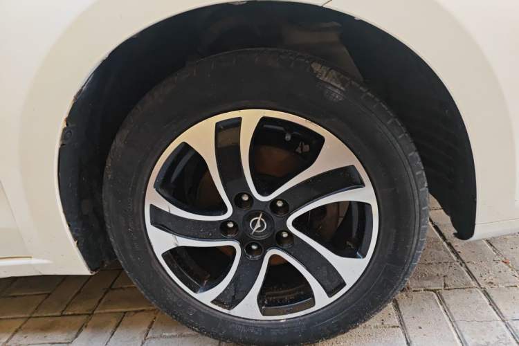 Used Haima Fumei 2015 1.6L Manual Prestige Model Right Front Wheel Hub