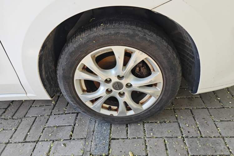 Used Haima Fumei 2015 M5 1.6L Manual "Beloved Edition" Right Front Wheel Hub
