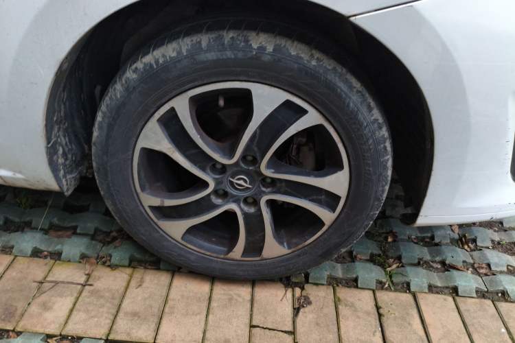 Used Haima Fumei 2015 1.6L Manual Prestige Model Right Front Wheel Hub